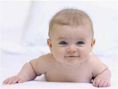 寶寶兩個月應抬頭多少度 說說寶寶抬頭這件事
