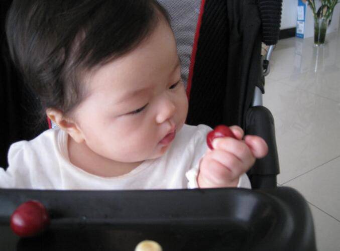 寶寶吃櫻桃有什么好處 這些不良后果需謹(jǐn)慎