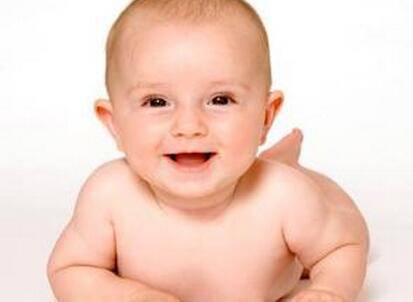 寶寶兩個月應抬頭多少度 說說寶寶抬頭這件事