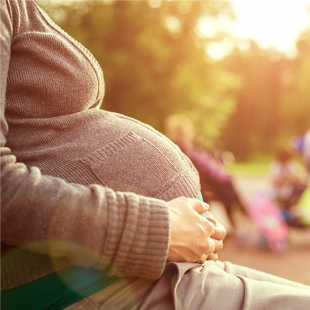 坐月子可以洗頭發(fā)嗎 坐月子洗頭七大注意事項(xiàng)