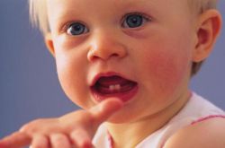 寶寶長(zhǎng)牙順序及時(shí)間 長(zhǎng)牙發(fā)燒媽媽需留心