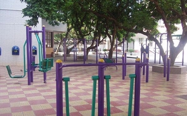 小區(qū)健身器材，起到健身減肥的作用！