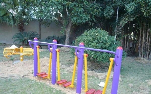 小區(qū)健身器材，起到健身減肥的作用！