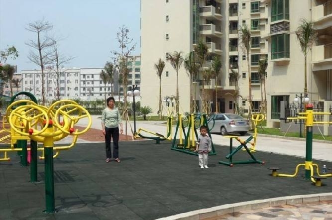 小區(qū)健身器材，起到健身減肥的作用！