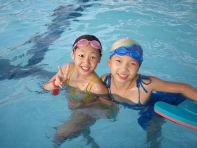 學(xué)游泳的步驟，六步讓你輕松學(xué)會(huì)游泳