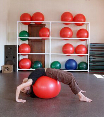 怎么減小肚子 15分鐘瑜伽狂掃贅肉