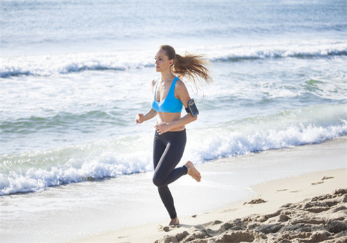 如何才能減小腹 管住嘴邁開腿