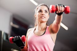 夏天如何擺脫拜拜袖  只需三招在家也能瘦