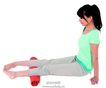 一條大毛巾輕松消除小腿水腫