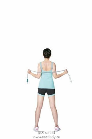 想當(dāng)背影殺手 4步驟跳繩操消虎背