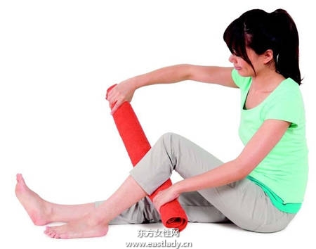 一條大毛巾輕松消除小腿水腫