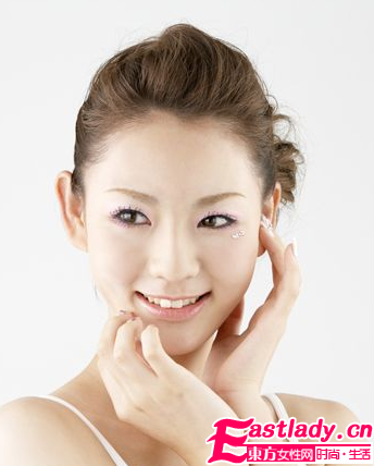 三步瑜伽瘦臉?lè)椒?跟嘟嘟臉說(shuō)byebye