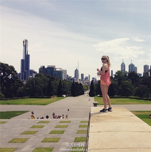 原來小天后的腹肌是這樣來的 艾麗高登的塑身秘訣