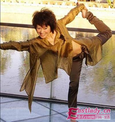 莫文蔚 周彥宏 楊麗菁等明星瑜伽姿勢大PK