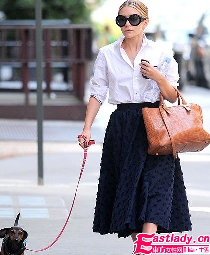 學(xué)當(dāng)紅明星們?nèi)绾纬晒κ萆? width=