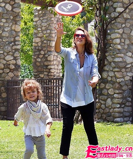 學(xué)當紅明星們?nèi)绾纬晒κ萆? / data-xRpv=