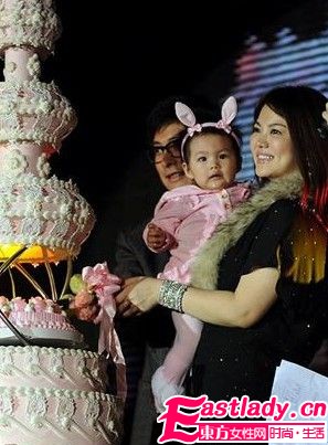 辣媽李湘上?，F(xiàn)身 一身黑裝難以掩胖