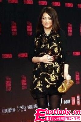 辣媽李湘上?，F(xiàn)身 一身黑裝難以掩胖