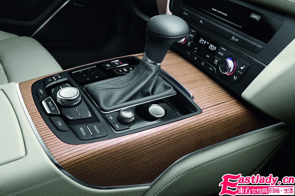AUDI新A6導(dǎo)入混合動(dòng)力車(chē)型 營(yíng)造出跑車(chē)般動(dòng)感氣息