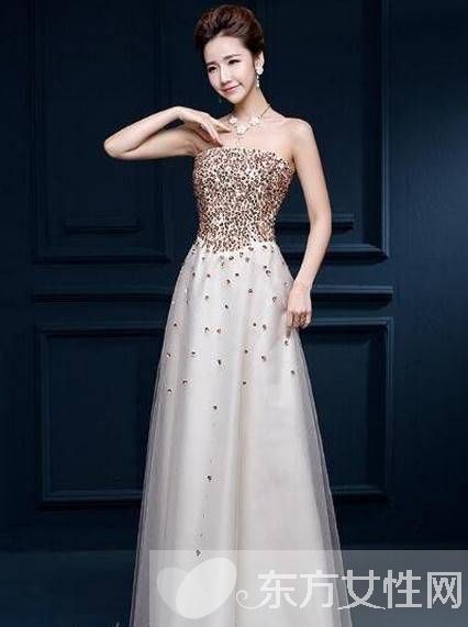 性感時尚晚禮服造型推薦 這么穿優(yōu)雅而不庸俗