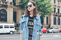 這么搭休閑牛仔衫絕對(duì)不爛大街 還有點(diǎn)性感