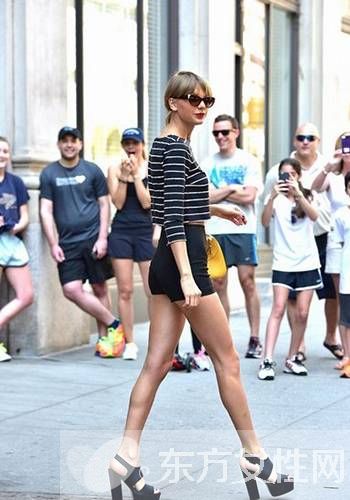 條紋t恤怎么搭配更潮更好看 看看明星們的完美示范