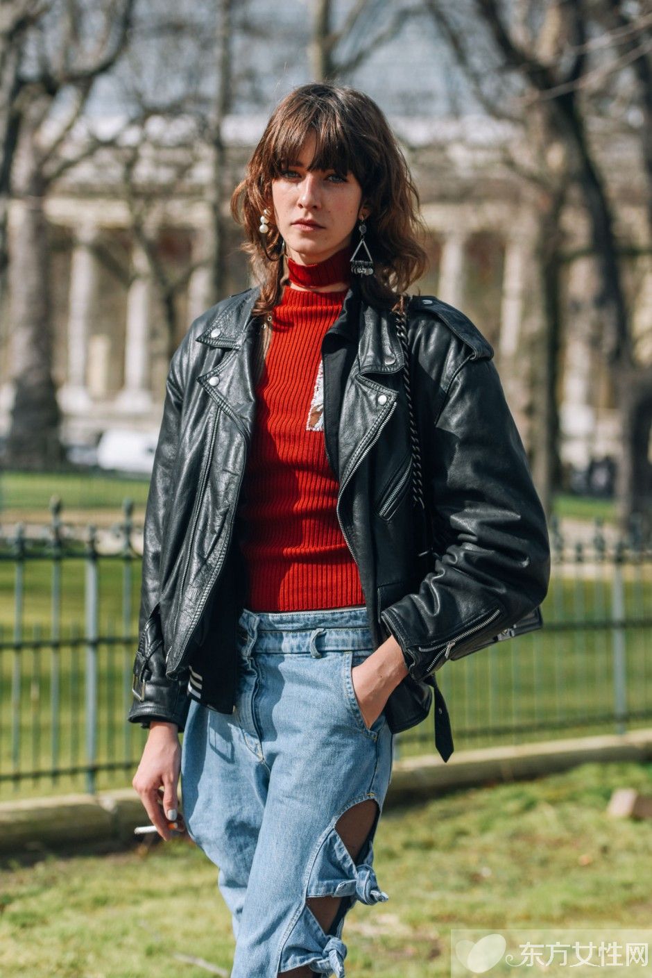 只要你的高領(lǐng)毛衣跟著這樣穿 一定變得很時髦