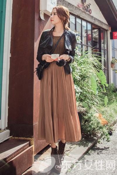 簡約時尚機車皮衣搭配 不僅帥氣還很女人味