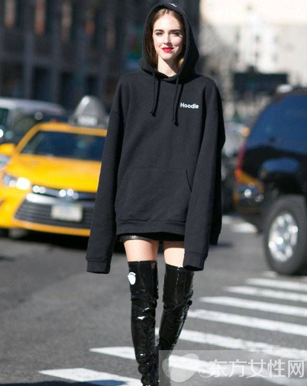 連帽衛(wèi)衣最潮搭配技巧 這么穿分分鐘呈現(xiàn)明星范兒