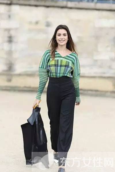 英倫風(fēng)潮流服裝搭配術(shù) 讓你霎時(shí)升級(jí)時(shí)尚達(dá)人