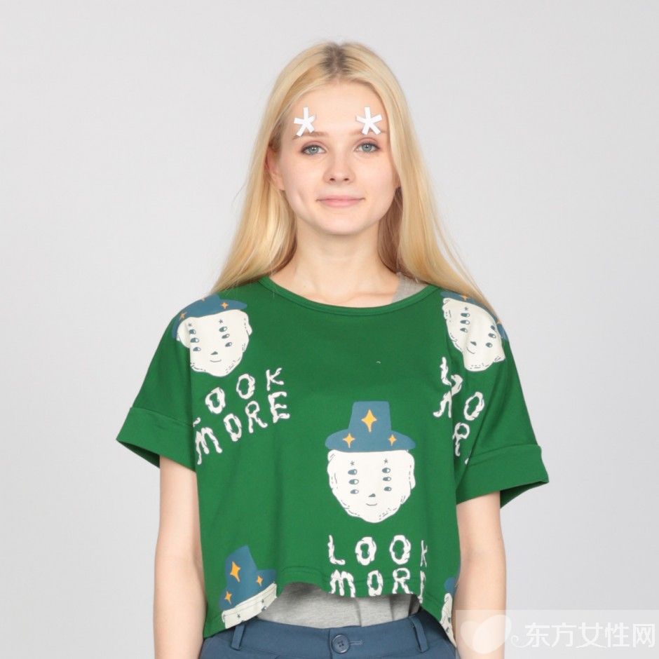 短款t恤衫這么搭 讓你潮遍街頭