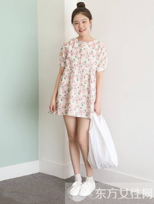 夏日超甜美搭 印花石榴裙穿出無(wú)齡感