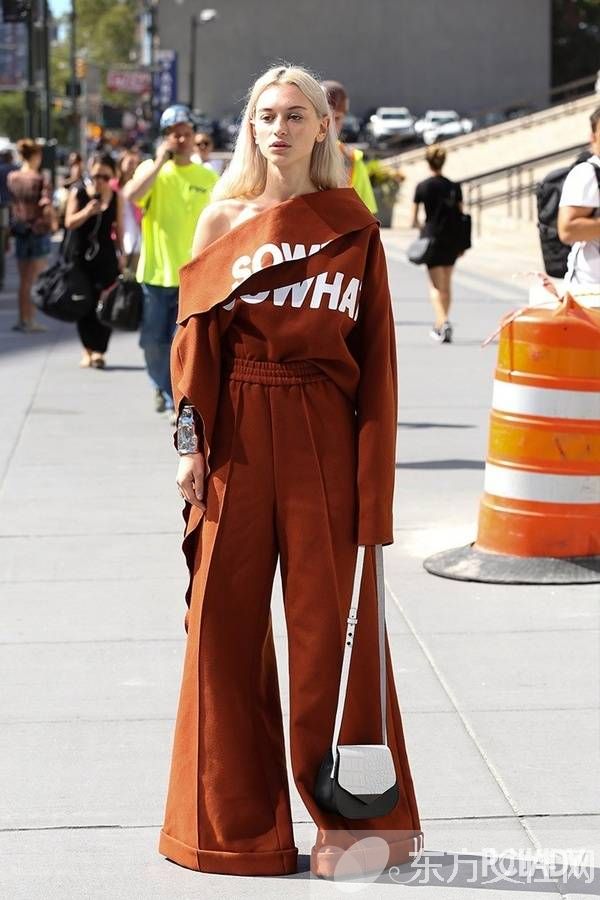 這個(gè)秋天輕裝上陣 運(yùn)動(dòng)褲也能穿的很時(shí)髦