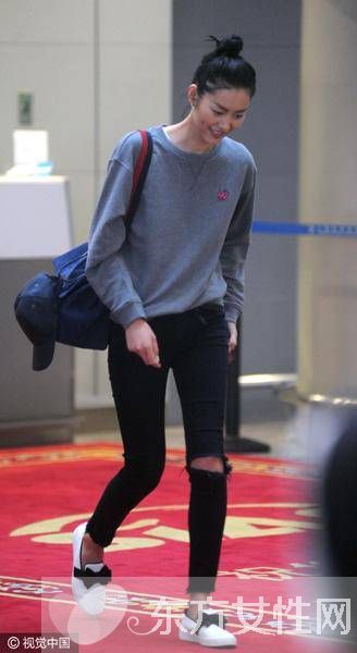 三招教你如何將破洞牛仔褲穿得更時(shí)髦