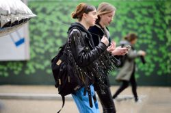 連帽衛(wèi)衣最潮搭配技巧 這么穿分分鐘呈現(xiàn)明星范兒