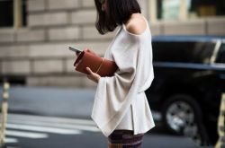 秋天怎么穿衣搭配 一字領性感剛剛好