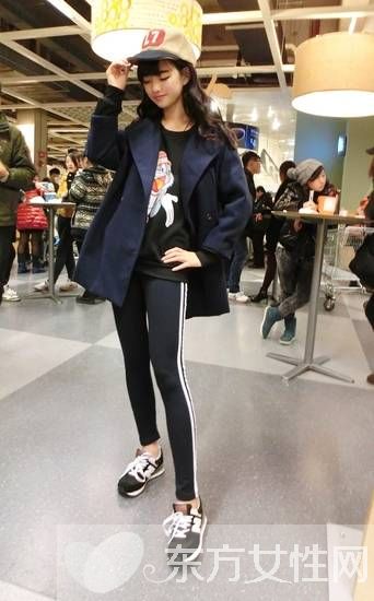 深色系毛呢大衣穿搭經(jīng) 時尚造型隨便凹