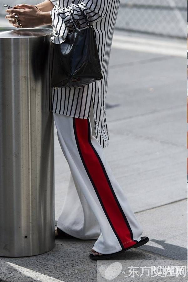 這個(gè)秋天輕裝上陣 運(yùn)動(dòng)褲也能穿的很時(shí)髦