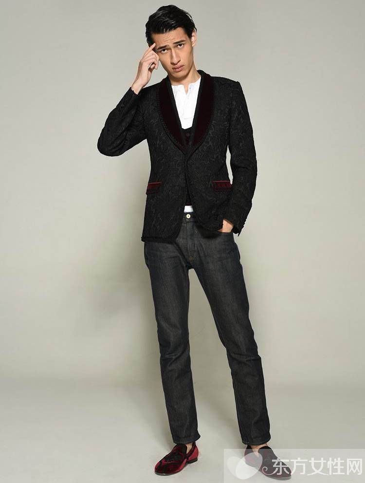 睡衣牛仔褲的巧妙搭配 休閑時(shí)尚居然一點(diǎn)都不奇怪