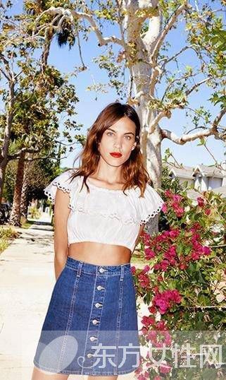 牛仔裙搭配什么上衣最好看 這些穿搭法趕緊學(xué)起來