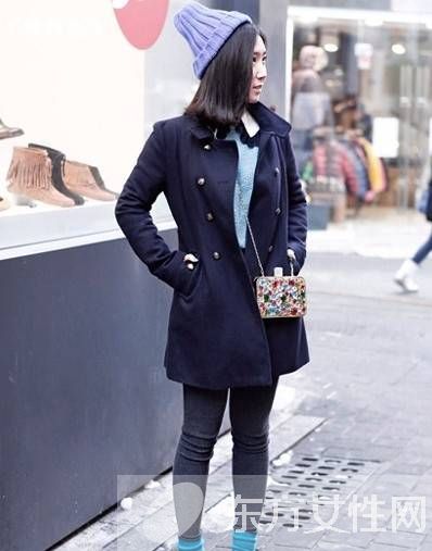 日韓時尚冬季街拍秀 復(fù)古風(fēng)呢大衣讓你養(yǎng)眼十足