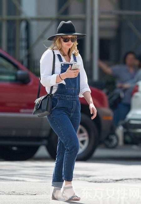 白襯衫時(shí)尚搭配法 5種搭凸顯你的時(shí)尚品味