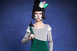 清新時(shí)尚背帶褲搭配 盡顯英倫少女范