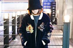 日韓時(shí)尚冬季街拍秀 復(fù)古風(fēng)呢大衣讓你養(yǎng)眼十足