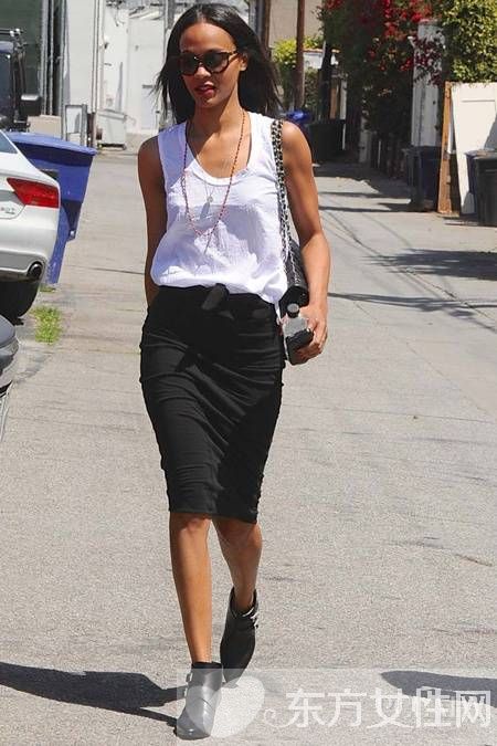 夏天照樣穿馬丁靴 女星們混搭風(fēng)再掀一片熱潮