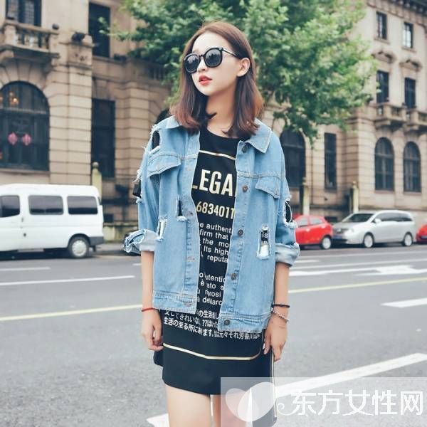 這么搭休閑牛仔衫絕對不爛大街 還有點(diǎn)性感