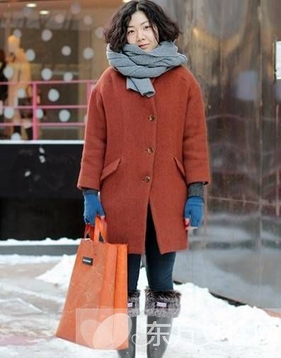 日韓時尚冬季街拍秀 復(fù)古風(fēng)呢大衣讓你養(yǎng)眼十足