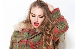 冬季毛呢短外套搭長(zhǎng)筒靴 讓你顯高又顯瘦