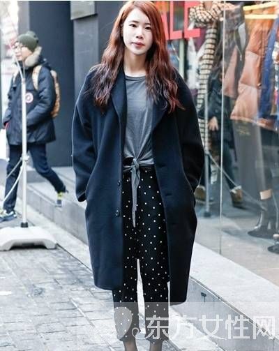 日韓時尚冬季街拍秀 復(fù)古風(fēng)呢大衣讓你養(yǎng)眼十足