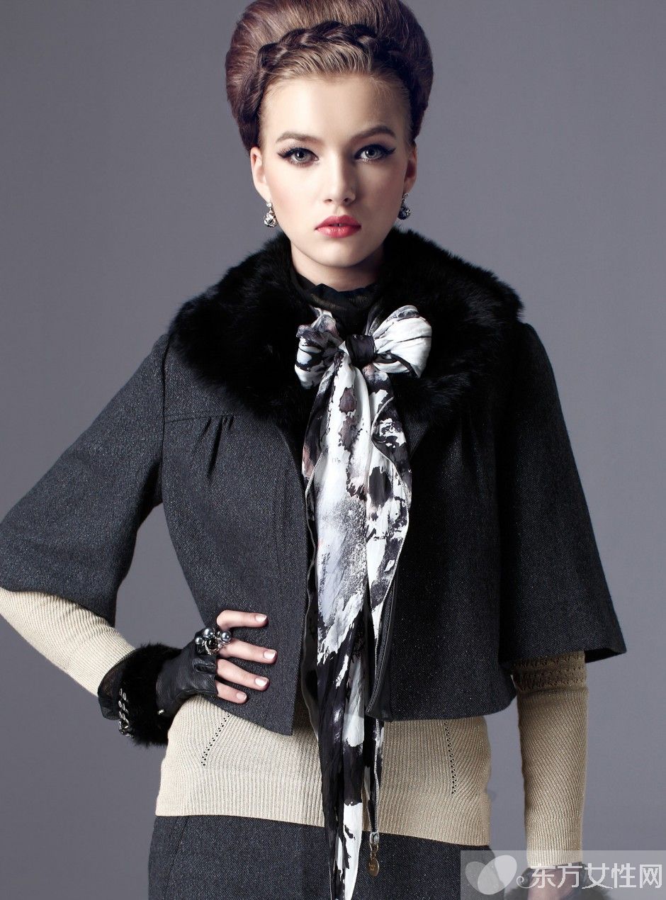 冬季毛呢短外套搭長筒靴 讓你顯高又顯瘦